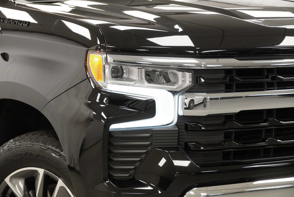 Used 2024 Chevrolet Silverado 1500 LT AWD/4WD image 11