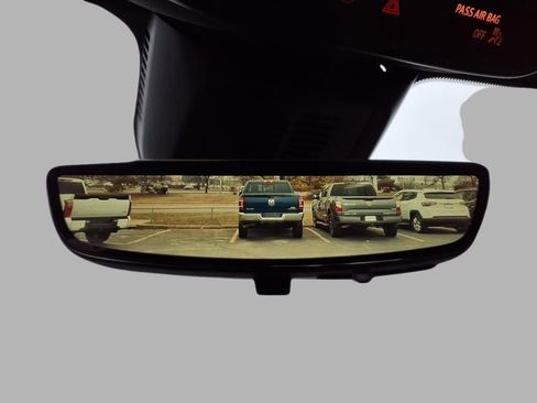 Used 2025 Chevrolet Equinox ACTIV w/ Safety and Technology Package image 16