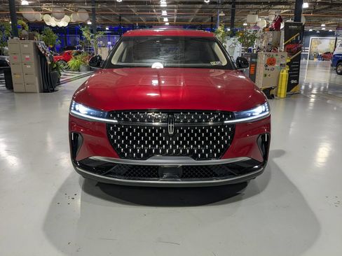 Used 2024 Lincoln Nautilus Premier w/ Equipment Group 102A AWD/4WD image 3