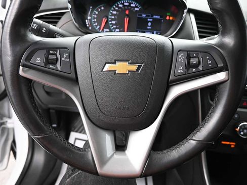 Used 2019 Chevrolet Trax LT w/ LT Convenience Package FWD image 11