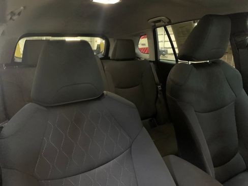 Used 2026 Toyota Corolla Cross LE FWD image 19