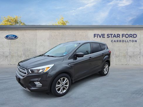 Used 2019 Ford Escape SE image 4