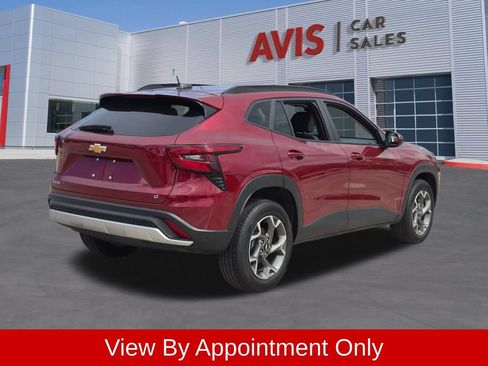 Used 2025 Chevrolet Trax LT w/ LT Convenience Package FWD image 6