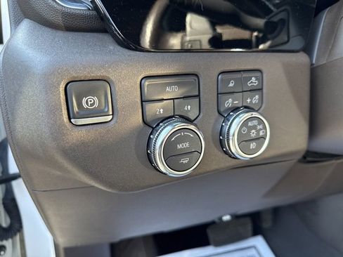 Used 2022 GMC Sierra 1500 SLT w/ SLT Convenience Package image 32