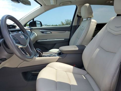 Certified 2022 Cadillac XT5 Premium Luxury FWD image 16