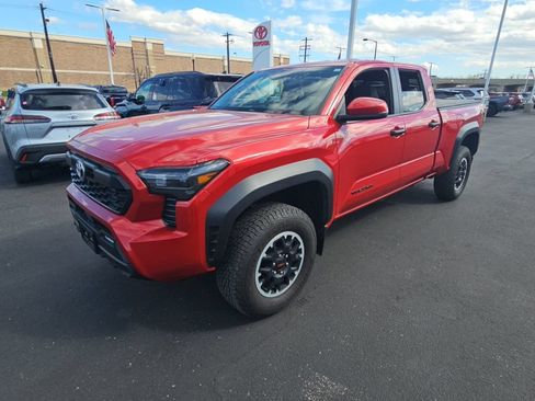 Certified 2024 Toyota Tacoma TRD Off-Road w/ TRD Off Road Upgrade Package AWD/4WD image 7