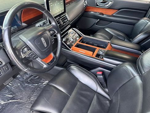 Used 2019 Lincoln Navigator L Select image 10