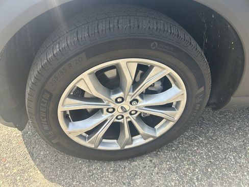 Used 2023 Ford Explorer XLT w/ Equipment Group 202A image 9