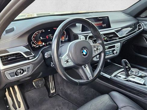 Used 2021 BMW 740i w/ M Sport Package image 10