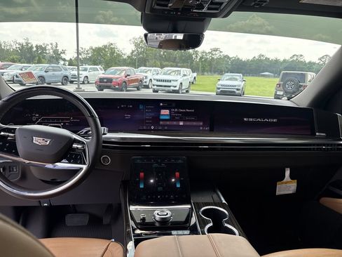 Used 2026 Cadillac Escalade Luxury RWD image 11