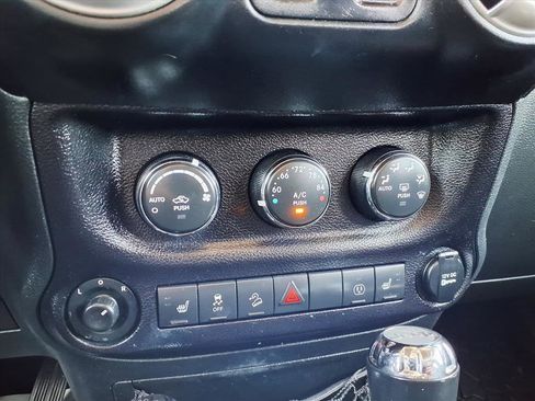 Used 2018 Jeep Wrangler Sahara w/ Connectivity Group image 20