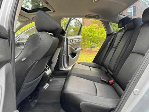 Used 2019 Honda Accord EX image 10