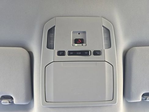 Used 2025 Toyota Highlander LE image 7