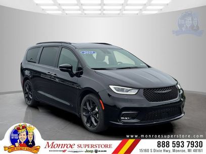 Certified 2025 Chrysler Pacifica Limited