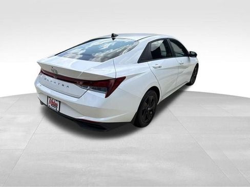 Used 2021 Hyundai Elantra SEL w/ Convenience Package FWD image 4