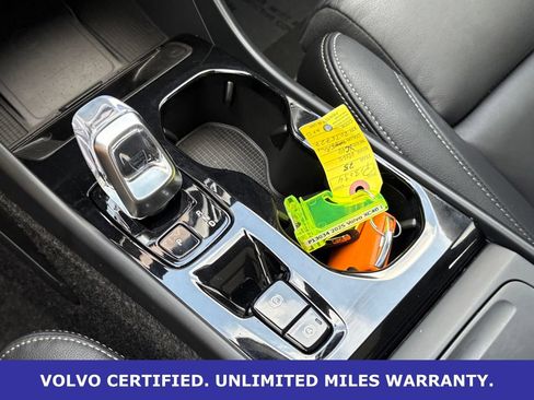 Certified 2025 Volvo XC40 B5 Plus AWD/4WD image 21