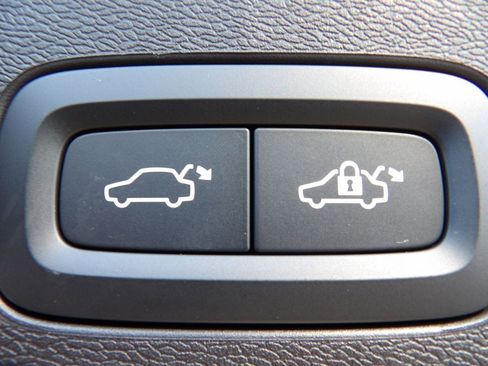 Certified 2023 Volvo XC60 B5 Ultimate w/ Climate Package AWD/4WD image 28