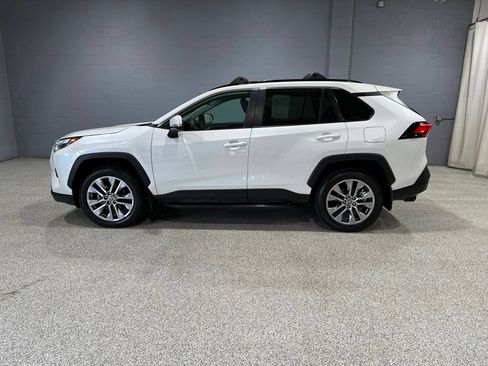 Used 2022 Toyota RAV4 XLE Premium FWD image 5