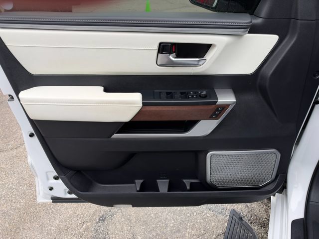 Used 2023 Toyota Sequoia Capstone AWD/4WD image 23