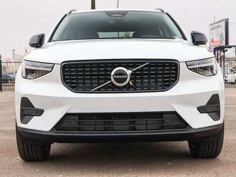 New 2026 Volvo XC40 B4 Core w/ Climate Package image 2