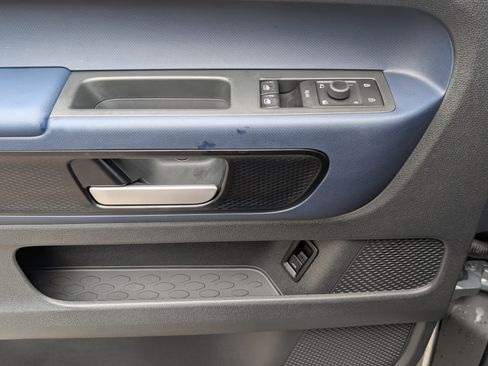 Used 2025 Volkswagen ID. Buzz Pro S Plus RWD image 16