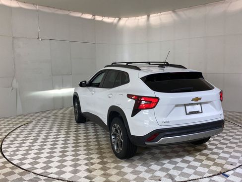 Used 2024 Chevrolet Trax LT w/ Driver Confidence Package FWD image 38