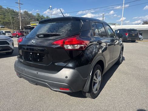 Used 2020 Nissan Kicks S image 4