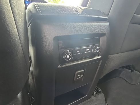 Used 2023 Chevrolet Traverse LT image 29