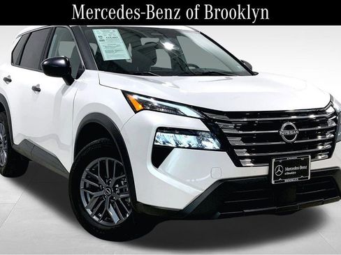 Used 2024 Nissan Rogue S image 1