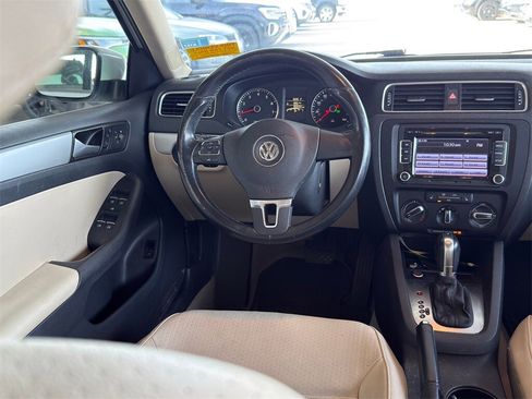 Used 2014 Volkswagen Jetta SE image 26