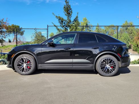 Used 2025 Porsche Macan 4S Electric image 2