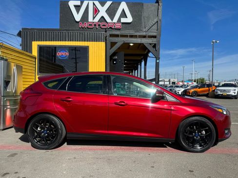 Used 2016 Ford Focus SE w/ Equipment Group 201A image 4