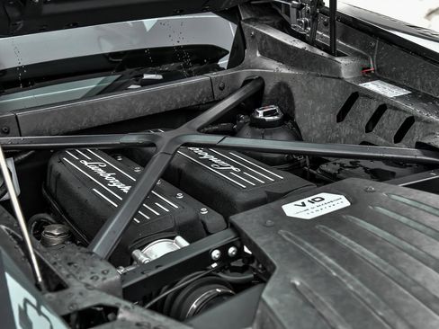 Used 2018 Lamborghini Huracan LP 580-2 image 38