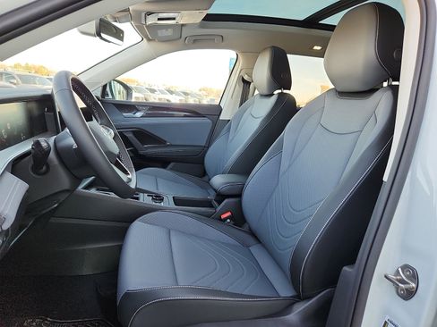 New 2026 Volkswagen Tiguan SE image 13