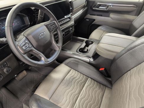 Used 2025 Chevrolet Silverado 2500 ZR2 w/ Technology Package AWD/4WD image 9