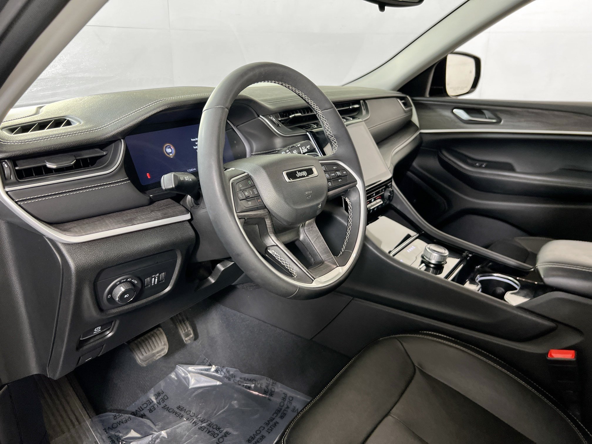 Used 2023 Jeep Grand Cherokee Limited AWD/4WD image 9