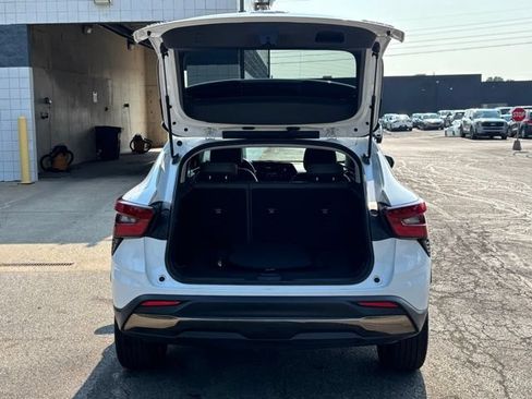 Used 2024 Chevrolet Trax ACTIV w/ Sunroof Package FWD image 32
