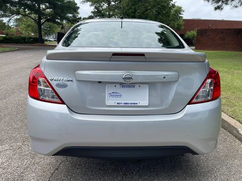 Used 2019 Nissan Versa FWD image 4