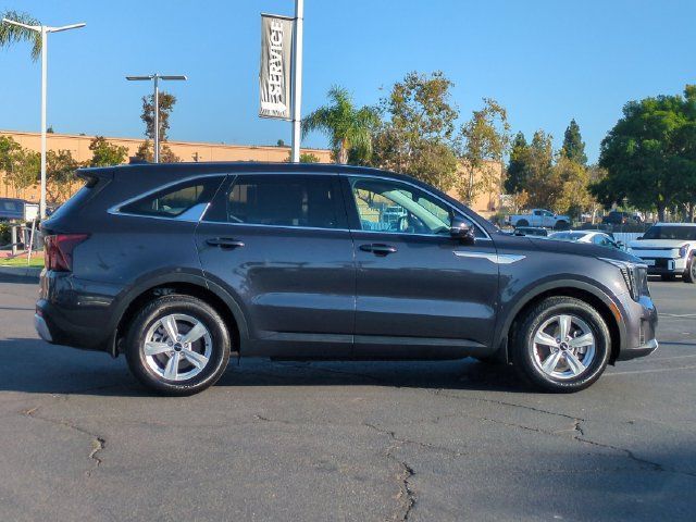 Used 2026 Kia Sorento LX FWD image 2