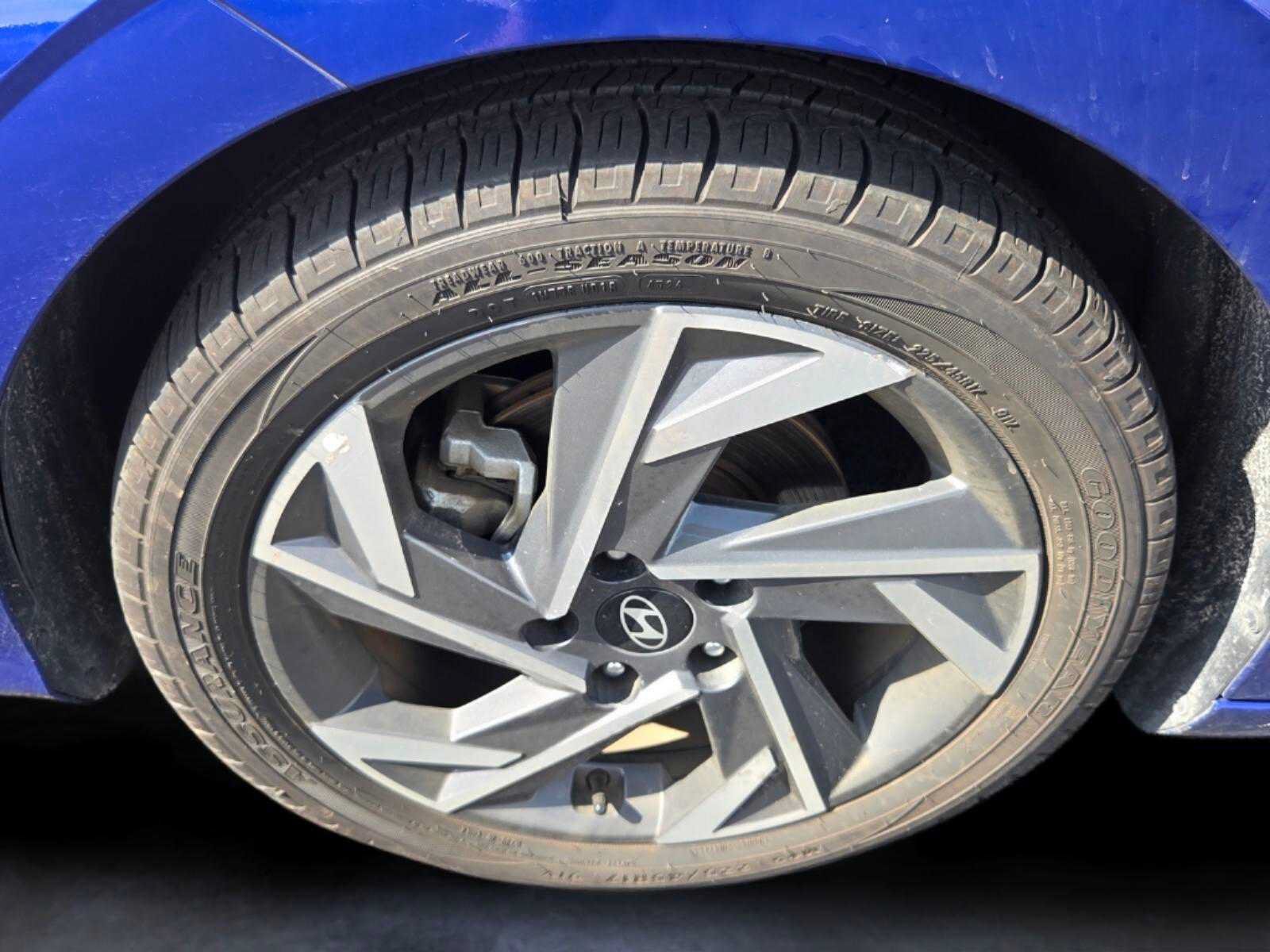 Used 2025 Hyundai Elantra SEL FWD image 9