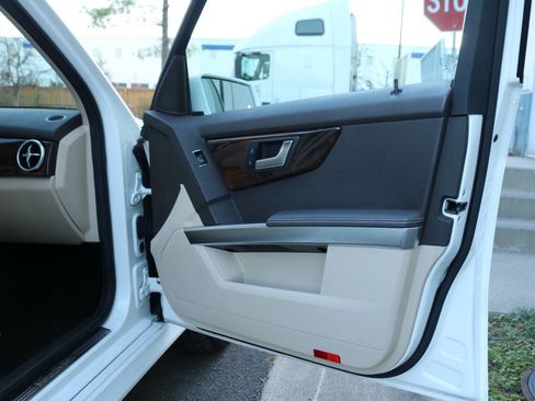 Used 2015 Mercedes-Benz GLK 350 GLK 350 4MATIC AWD 4dr SUV image 32