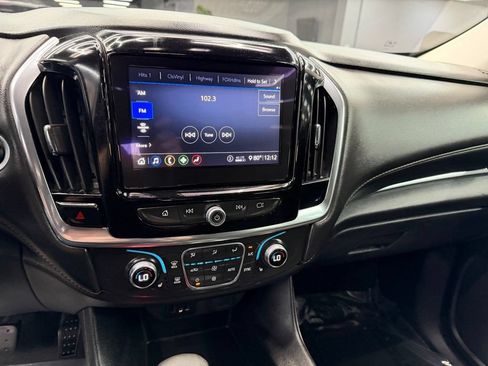 Used 2021 Chevrolet Traverse LT FWD image 25