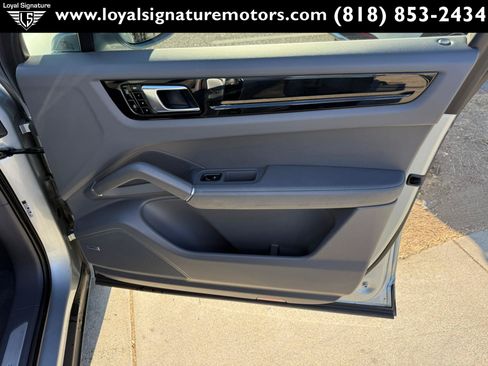 Used 2021 Porsche Cayenne E-Hybrid AWD/4WD image 38