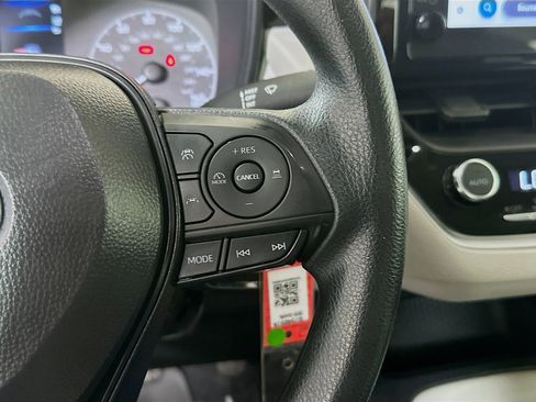 Used 2025 Toyota Corolla LE FWD image 17