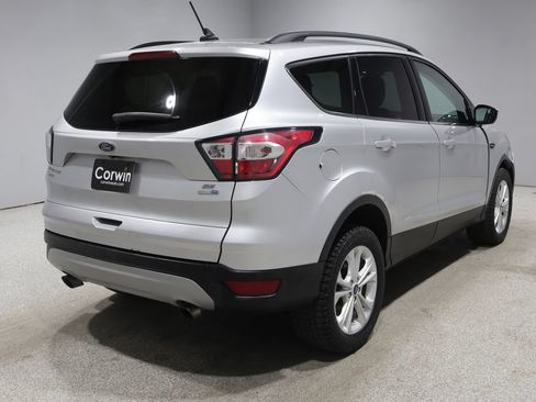 Used 2018 Ford Escape SE w/ SE Sync 3 Package AWD/4WD image 2