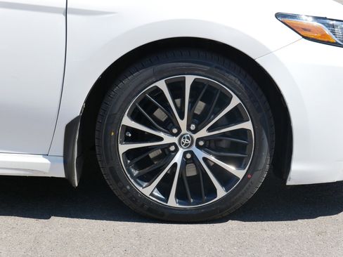 Used 2018 Toyota Camry SE image 15