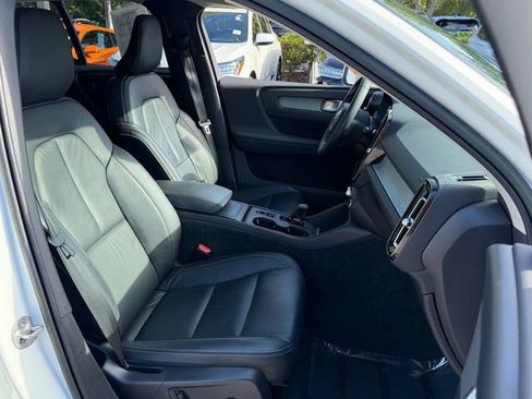 Used 2023 Volvo XC40 B4 Core w/ Convenience Package FWD image 20