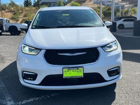 Used 2023 Chrysler Pacifica Touring-L FWD image 6