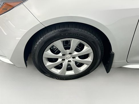 Used 2025 Toyota Corolla LE FWD image 11