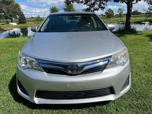 Used 2014 Toyota Camry LE FWD image 2